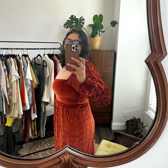 ASOS DESIGN Tall velvet broderie shirred midi dress in rust size 4/ S - Picture 1 of 5